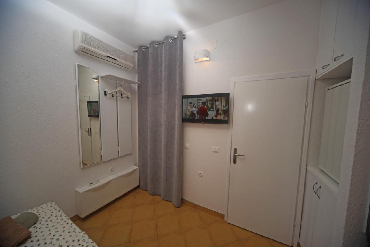 Studio Apartment Izzy Kaštela Kültér fotó